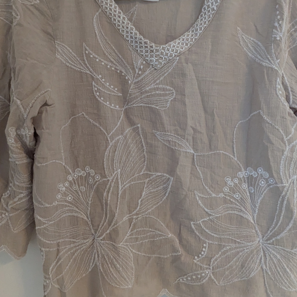 Alfred Dunner Tan Fairy Sleeve Floral Embroidered Blouse Medium